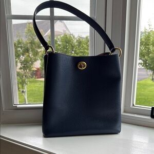 Coach Elegant Navy Blue Leather Shoulder Bag, Barely used